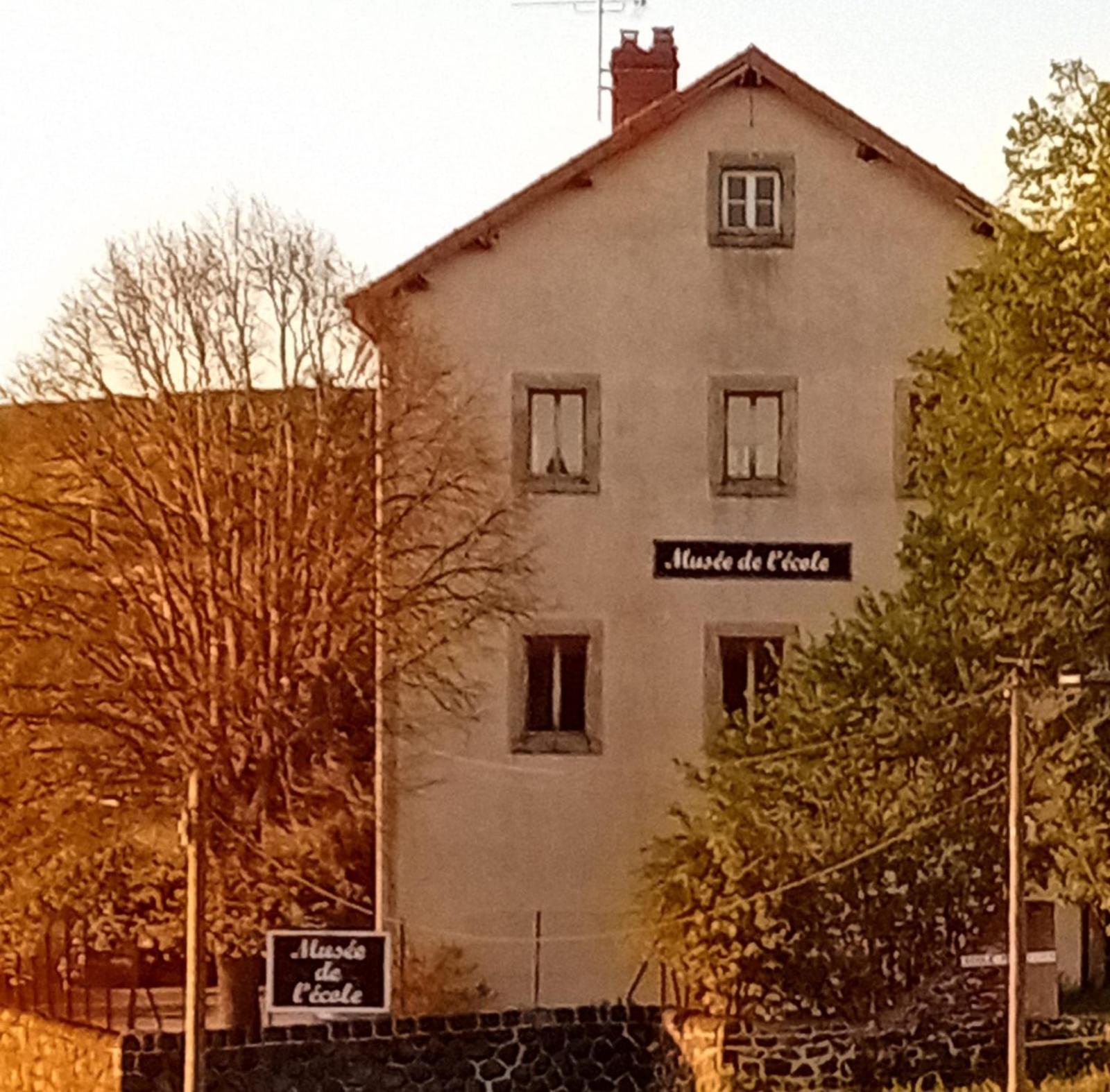 Gite Et Chambres D'Hotes Du Musee Ecole Le Monastier sur Gazeille Exterior foto